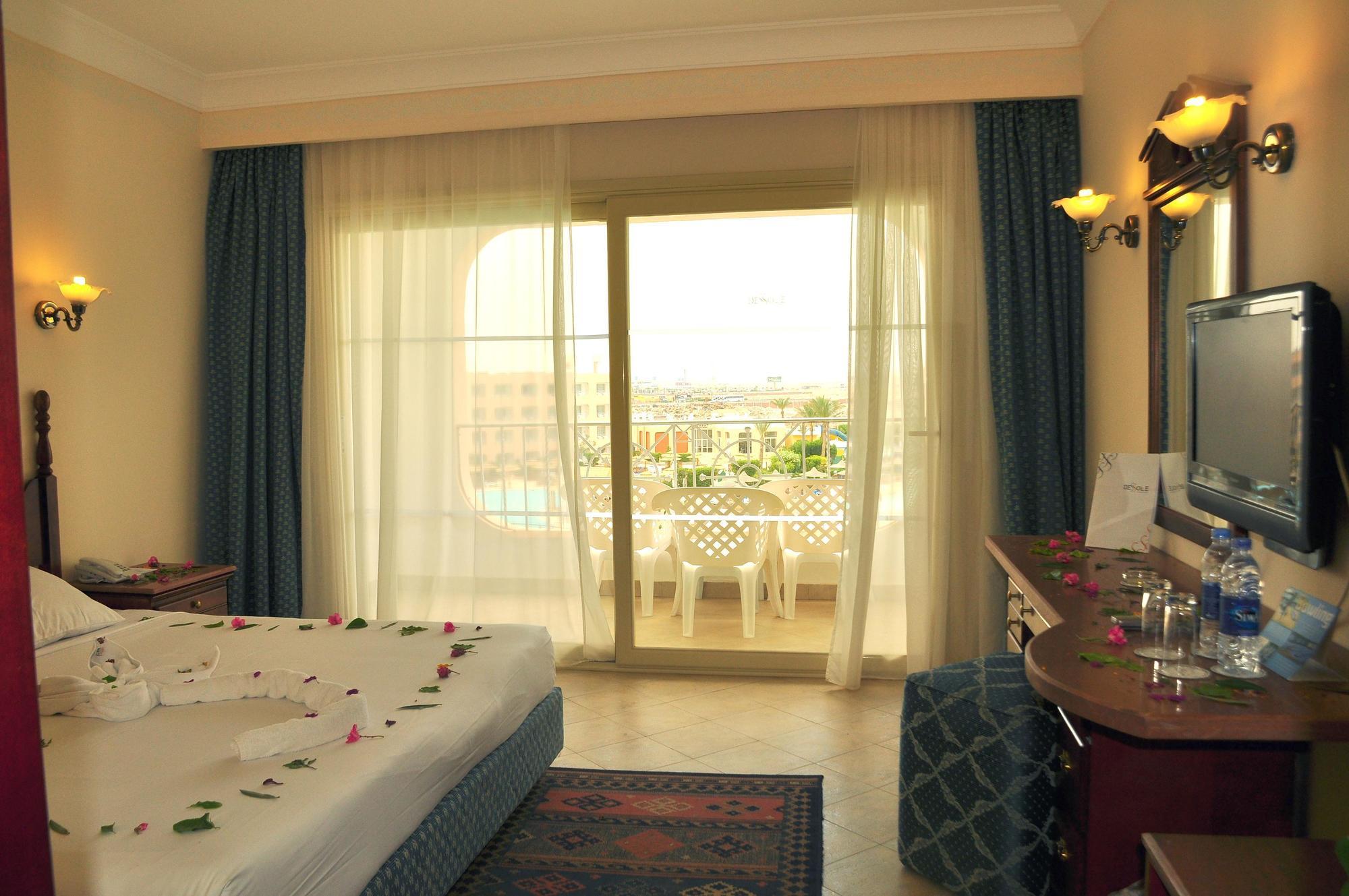 Titanic Aqua Park Resort - Families And Couples Only Hurghada Exteriör bild