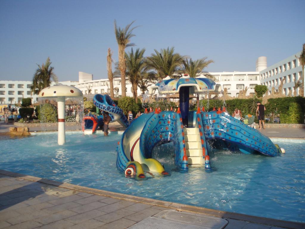 Titanic Aqua Park Resort - Families And Couples Only Hurghada Exteriör bild